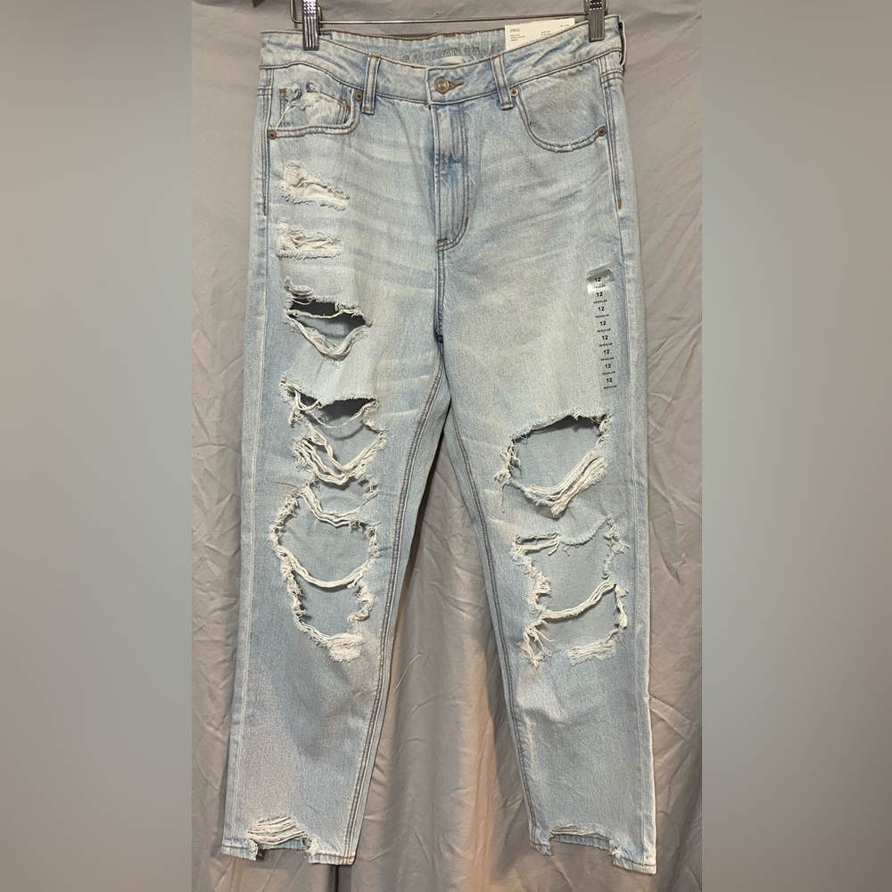 American Eagle Outfitters Strigid MOM Distressed Jeans size 12 Regular